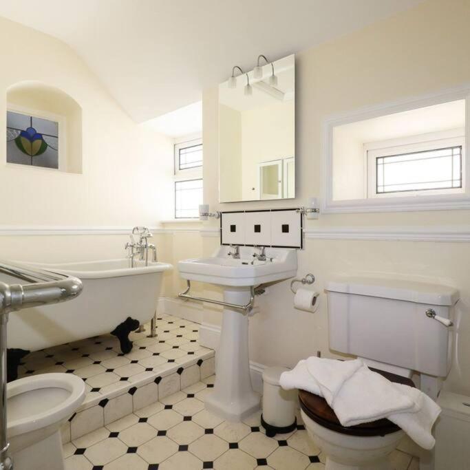 Gorgeous House In Newquay Walking Distance From Fistral Beach Eksteriør bilde